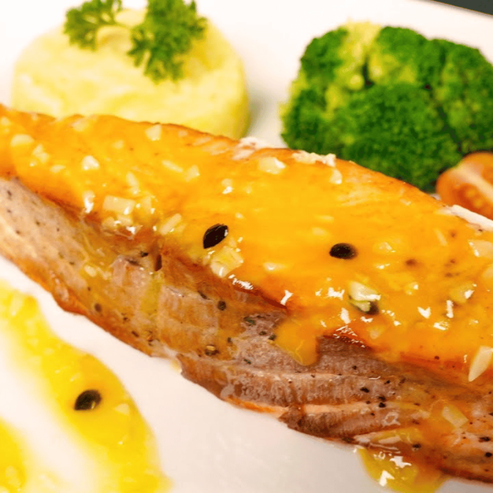 Pan Seared Salmon with Passion Fruit Sauce (200gr)